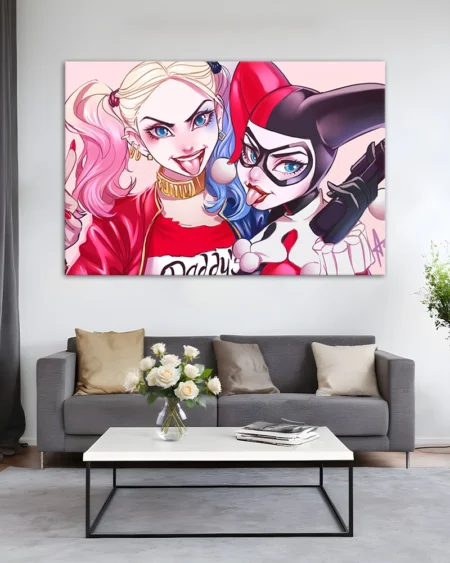 Harley Quinn în două ipostaze captivante