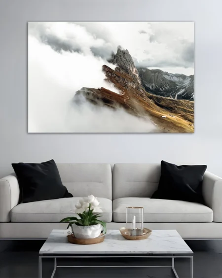 Măreția Alpilor - Vârful Seceda învăluit în nori