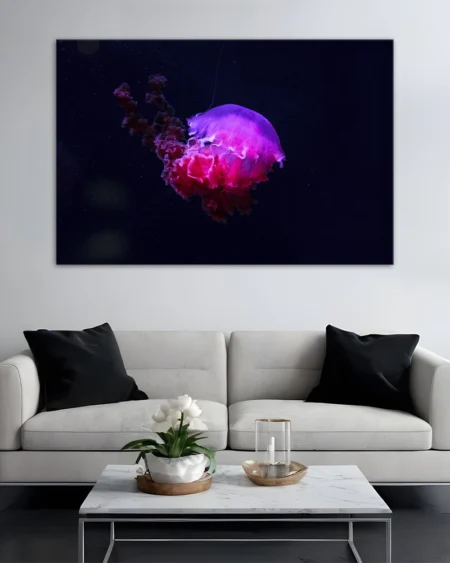 Misterul elegant al meduzei în nuanțe de roz și violet