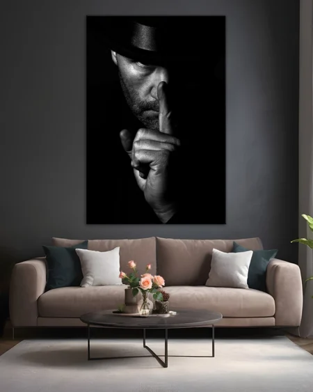 Eleganță și mister în alb și negru